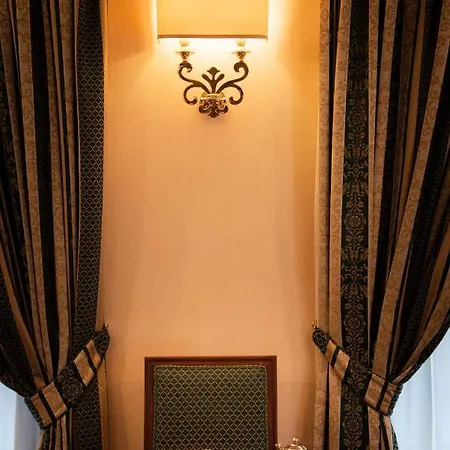 Petite Fleur Hotel
