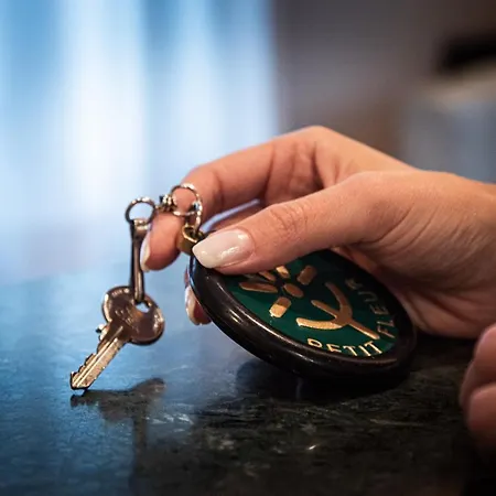 Petite Fleur Отель Рокказаро