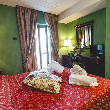 Petite Fleur Отель Рокказаро