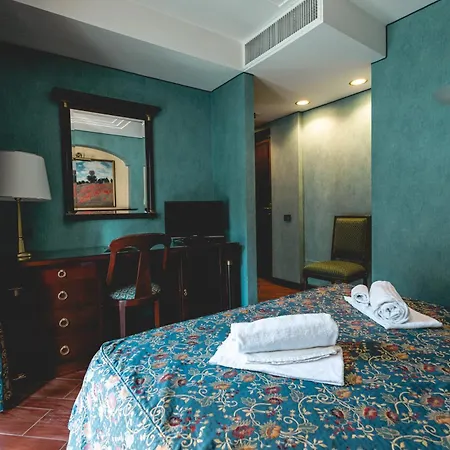 Отель Petite Fleur 3*